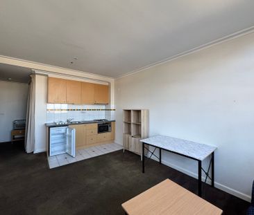 Prime 1-Bedroom Apartment in Melbourne CBD – Location, Convenience,... - Photo 2