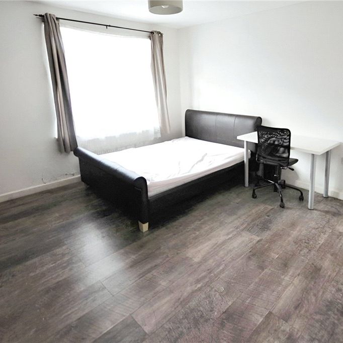 Pooley Green Road, Egham, Surrey, TW20 8AA - Photo 1