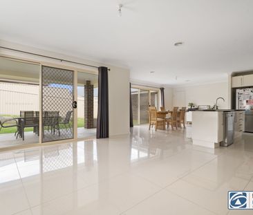 MARSDEN HEIGHTS FAMILY HOME - Photo 4