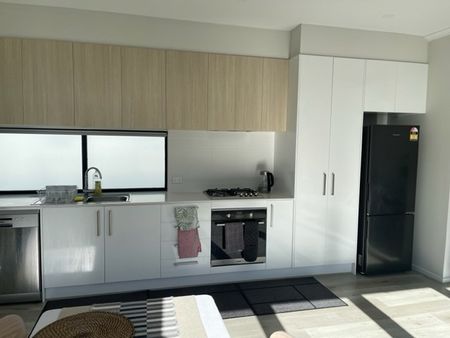 3-bedroom shared house / townhouse, Churchill Road - Photo 5