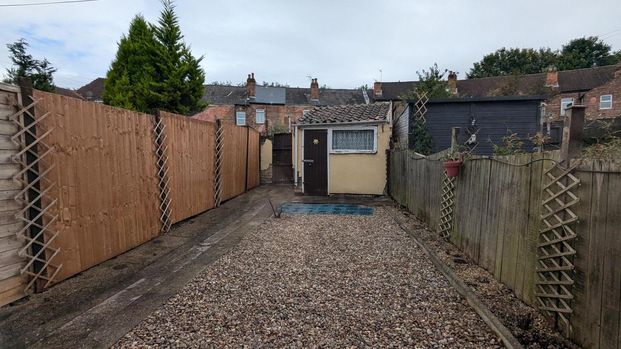 2 bedroom terraced house to rent - Photo 1