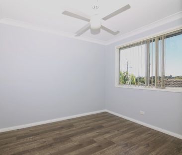 Tastefully Presented Two Bedroom Half-House - Photo 4