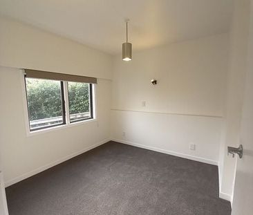 Tidy one bedroom unit in great location! - Photo 3