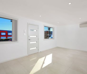 Convenient Modern & Spacious - Photo 1