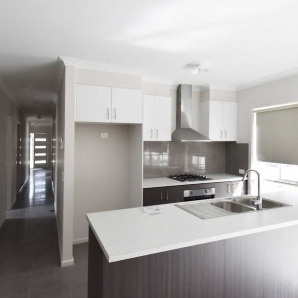 16 Monash Place, Canadian - Photo 1