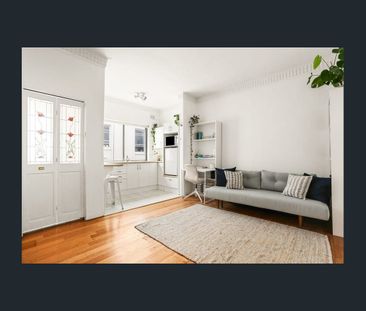 Beachfront Studio Living – Bondi Bliss Awaits! - Photo 1