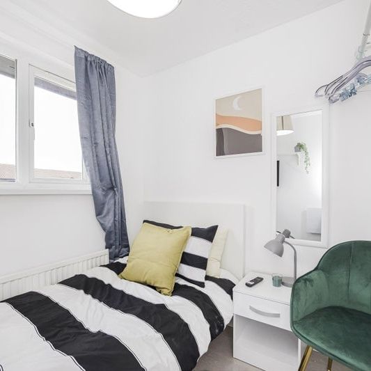 Room in a Shared Flat, Chobham Road, E15 - Photo 1