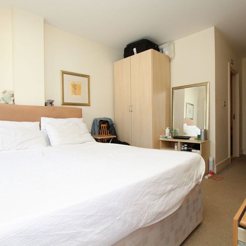 Room in a Shared Flat, Cedar Court, SE1 - Photo 1