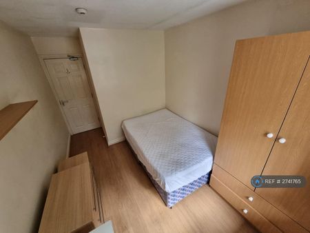 6 bedroom terraced house to rent - Photo 4