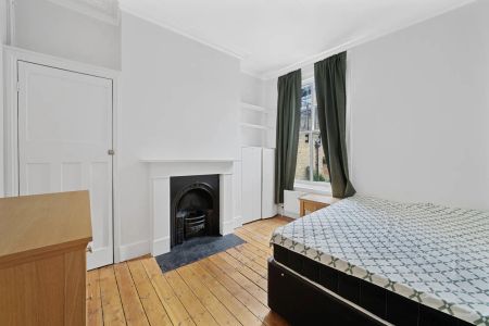 5 bedroom house in London - Photo 4