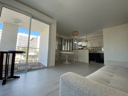 Location Appartement 3 pièces 72m² LA ROCHELLE 17000 - Photo 2