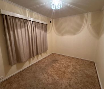 Spacious Family Home with Large Backyard in Valley View - Photo 5