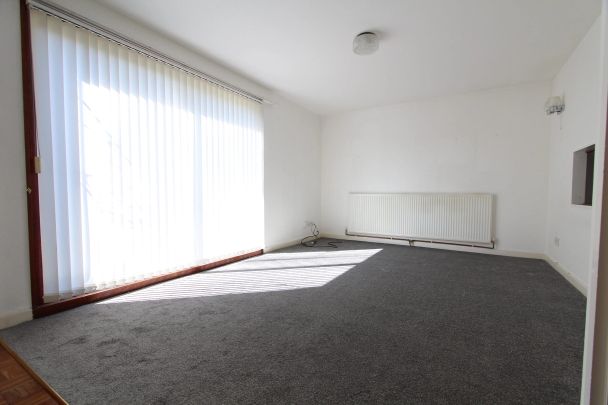 Aldam Croft, Sheffield, S17 - Photo 1