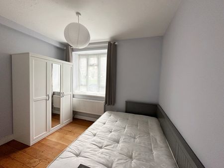 3 Bed Flat, Greenleaf Close, SW2 - Photo 3