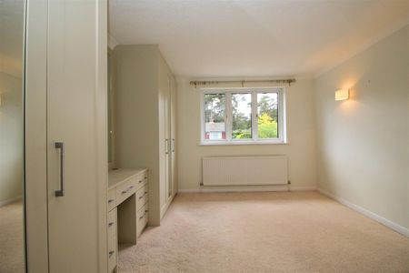 Broadwater Close, Woking, Surrey, GU21 5TW - Photo 2