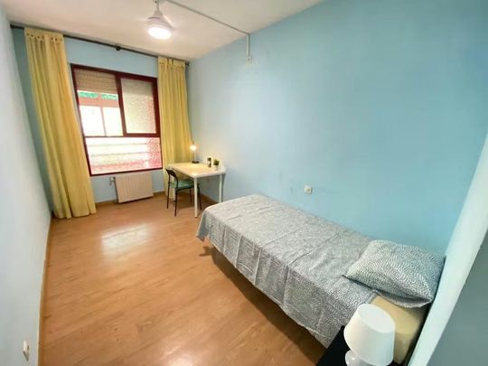 Calle del Cabo Machichaco, Madrid, Community of Madrid 28053 - Photo 1