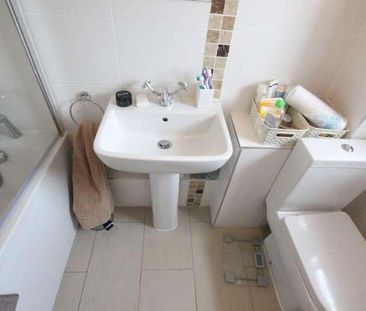 Woking, Surrey, GU21 - Photo 4