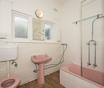 9 Kurrajong Avenue, St Kilda East VIC 3183 - House For Rent | Domain - Photo 2