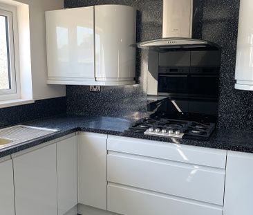 £1,350 PCM, Spacious Four Bedroom House with Enclosed Rear Garden i... - Photo 5