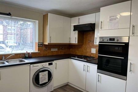 Bedroom Detached House In Winton, BH9 - Photo 4