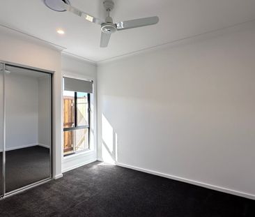 Family Home in a Peaceful Flagstone Pocket&excl; - Photo 6