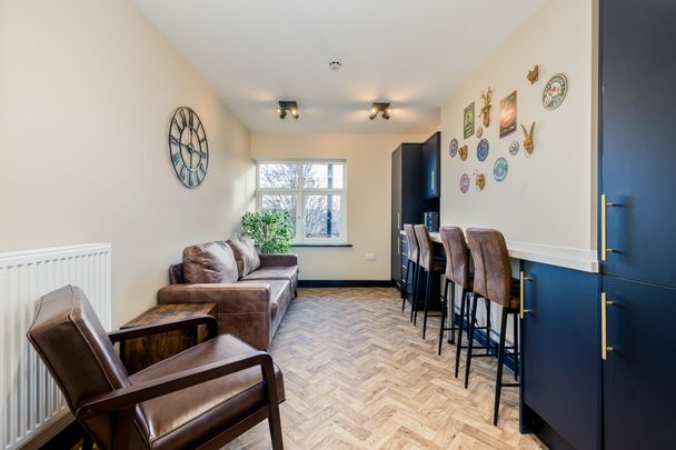 Crown House, Nuneaton, CV11 4BX - Photo 1