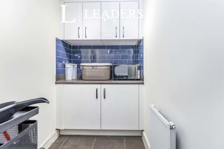 4 bedroom detached house to rent - Photo 4