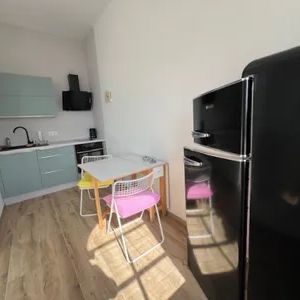 möbliertes Apartment 32m² Dachgeschoss Citylage U-Bahn 6 Monate all inklusive 980, - - Photo 1