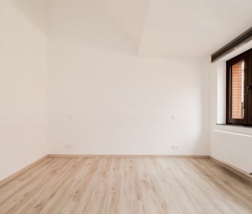 Ruime, volledig gerenoveerde woning met 3 slpk., 2 badk. & koer - Foto 4