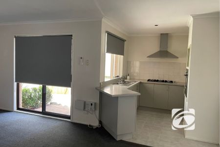 FAMILY LIVING IN LANGWARRIN PARK ESTATE - Photo 3