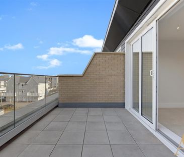 Lanesbourough street, Green park Village, reading - Photo 5