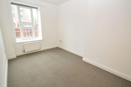 3 bedroom flat to rent - Photo 2