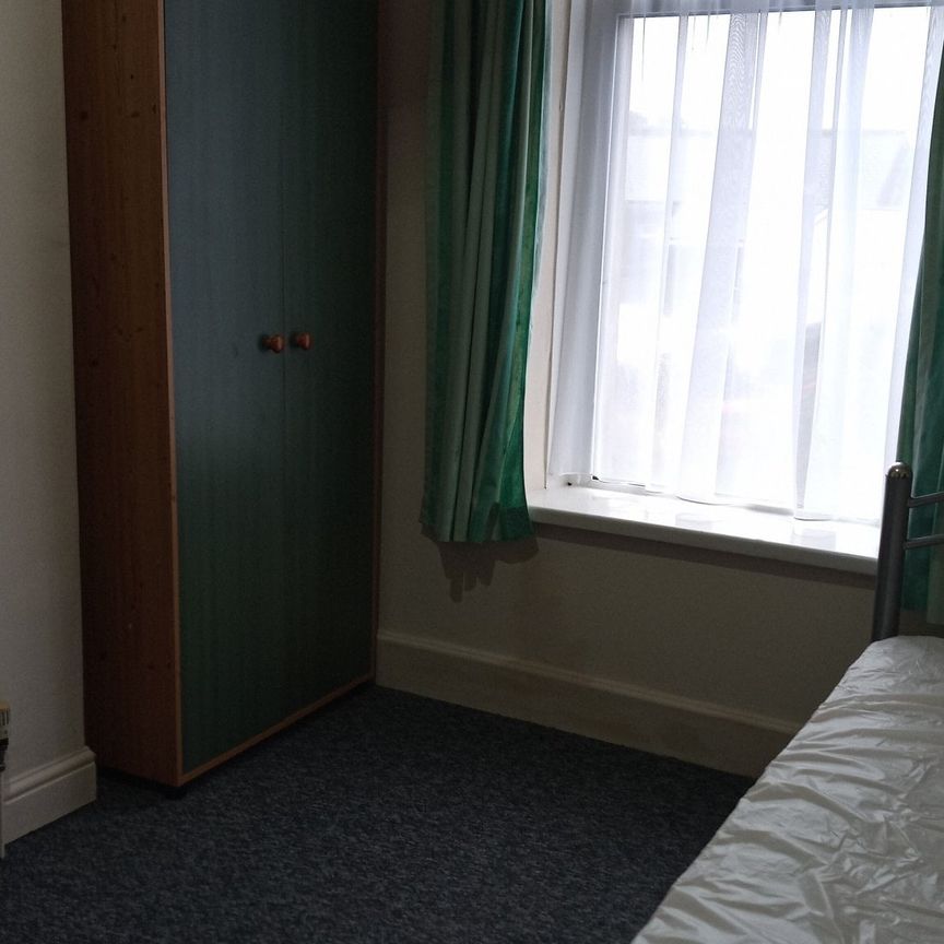 Windsor Street, CAERPHILLY - Photo 1