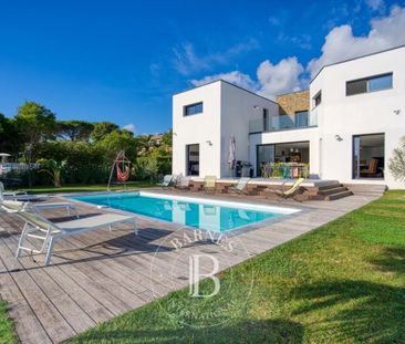 LOCATION SAISONNIÈRE - LES ISSAMBRES - VILLA MODERNE APERÇU MER - 5... - Photo 2
