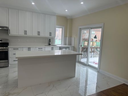 For Lease - 80 Farthingale Crescent, Brampton, Ontario - Photo 3