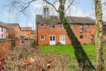 4 bedroom terraced house to rent - Photo 3