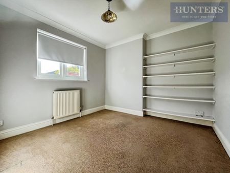 3 bedroom Flat To Let - Photo 2