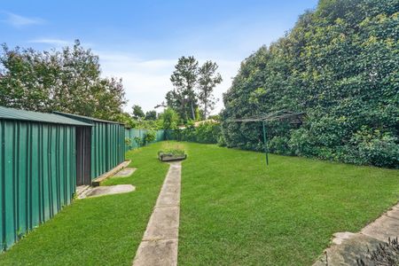 Charming 3-Bedroom House - Photo 3