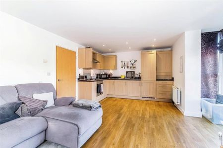 2 bedroom flat to rent - Photo 2