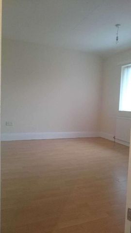 Parkway, Little Hulton, M38 - Photo 3