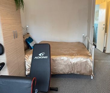 Room in a Shared Flat, Harts Lane, IG11 - Photo 6