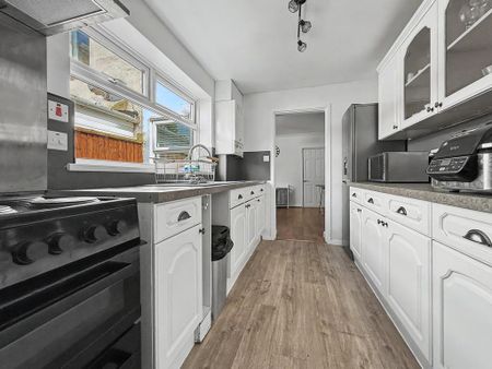 2 bedroom terraced house to rent - Photo 4
