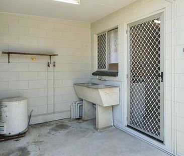 Well Maintained Unit in Convenient Location - Photo 6