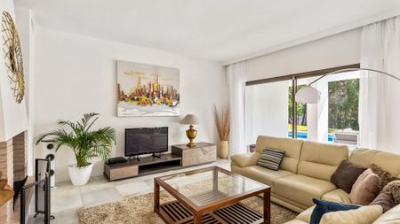 Luxury Villa for rent in Marbella, Andalusia - Photo 3