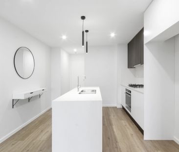 Rear Facing Modern 2 Bedroom Apartment - Photo 2