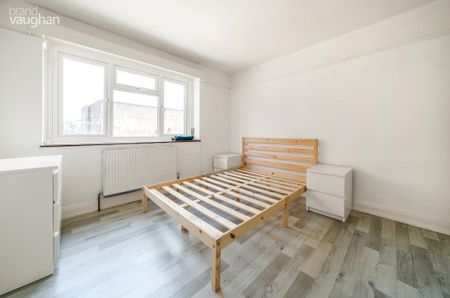 3 bedroom flat to rent - Photo 2