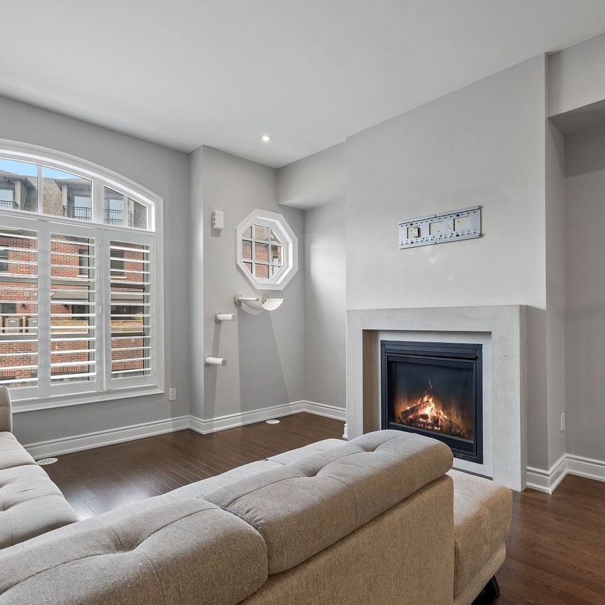 For Lease - 290 Royalton Common Unit# 67, Oakville, Ontario - Photo 1