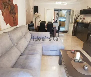 Alquiler de piso en Calle Romería del Rocío - Photo 1