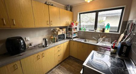 Prime city location - four bedroom student rental! - Photo 5