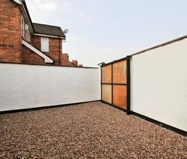 3 bedroom end of terrace house to rent - Photo 5